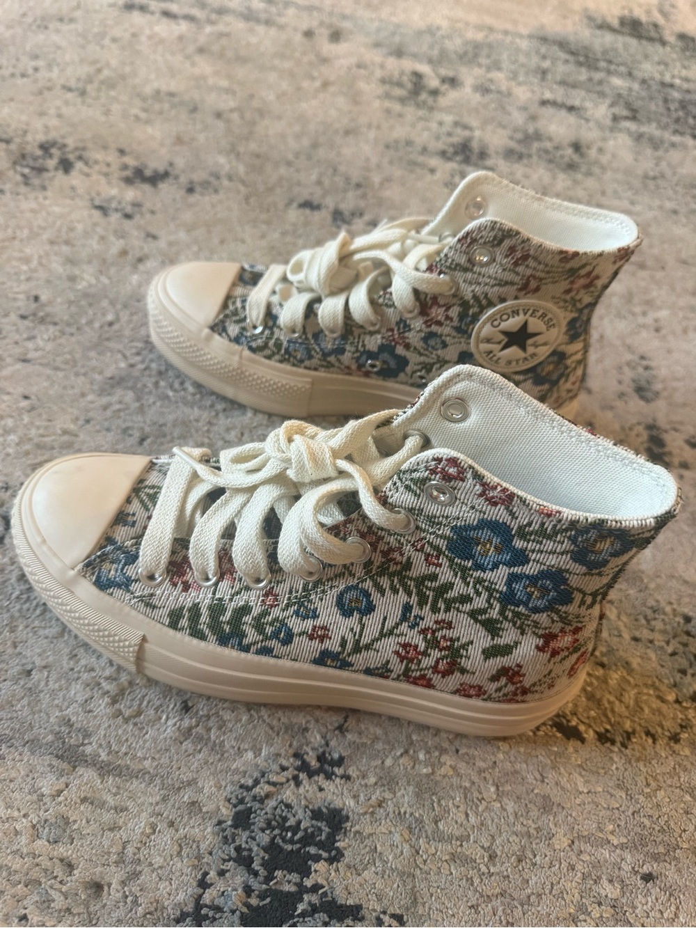 Converse Floral High-Top Sneakers in Cream, Blue & Green size woman’s 6.5 - Picture 2 of 6